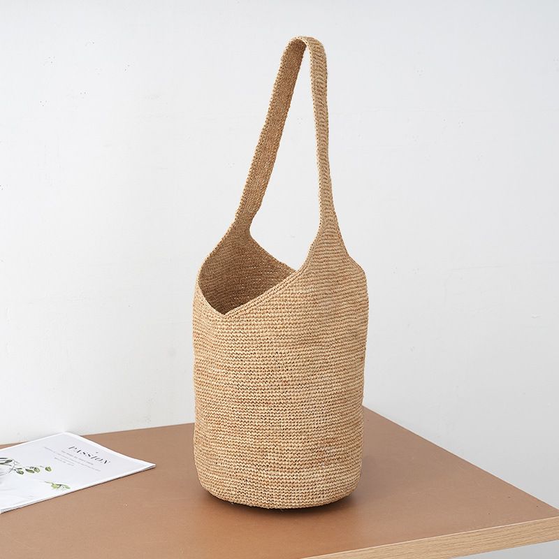 Τσάντα ώμου από ψάθα Raffia Bucket 2025, χειροποίητη τσάντα θαλάσσης σε στυλ Instagram. Μοντέρνα και ευέλικτη._voghion.com