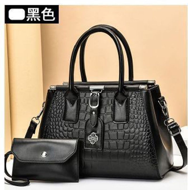 2023 New Mother-in-law Bag Goffrato Tinta unita Borsa da donna stile straniero Borsa a spalla singola Messenger borsa da donna transfrontaliera consegna commercio estero_voghion.com