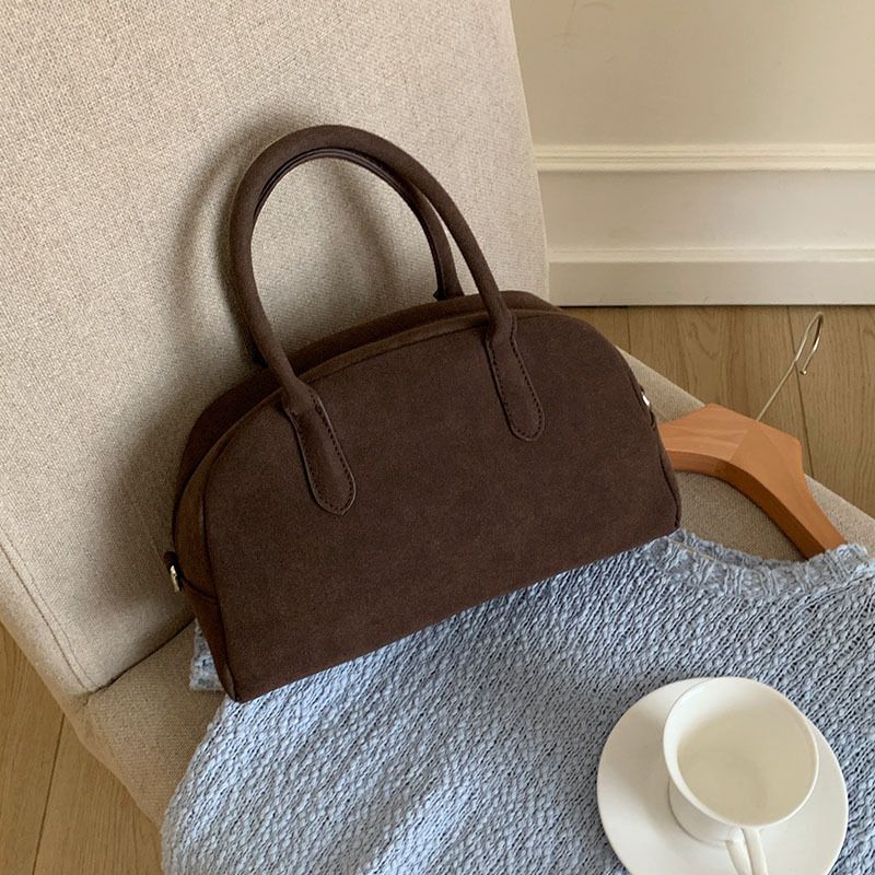 Sac à main à une épaule au design unique pour femmes, nouveau sac à bandoulière polyvalent et décontracté pour les déplacements automne/hiver 2024 pour les étudiants_voghion.com