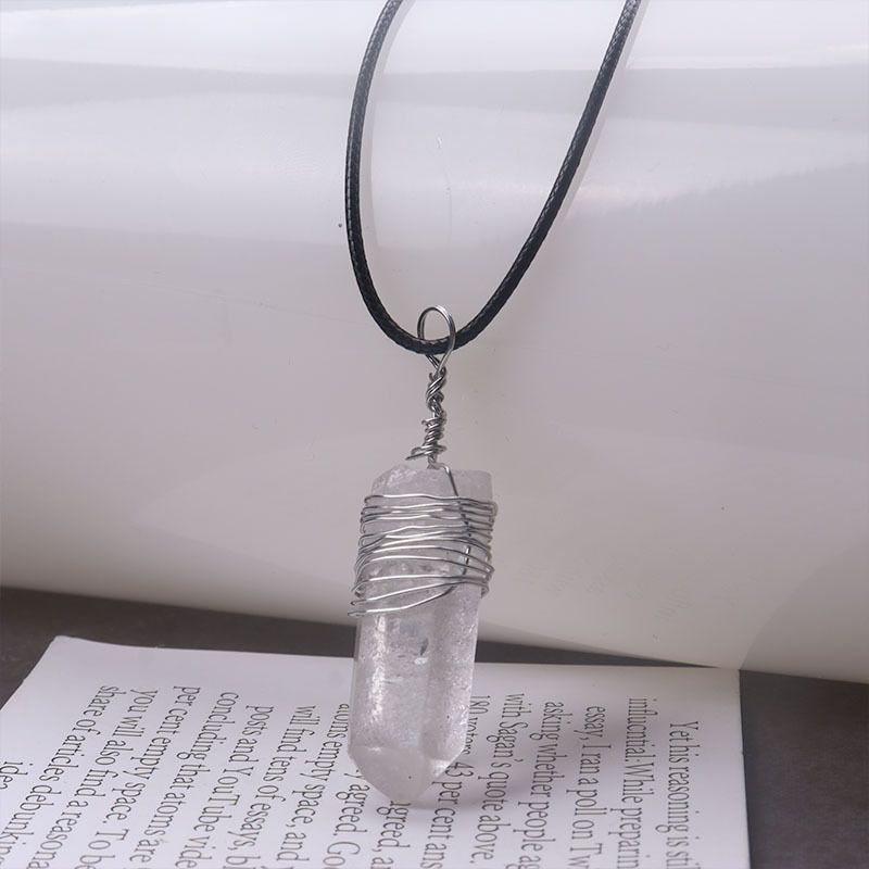 Halskette mit natürlichem sechseckigem Kristallanhänger – unregelmäßiger Jadestein mit langer, gewundener Kette, Schmuck mit heilender Energie_voghion.com