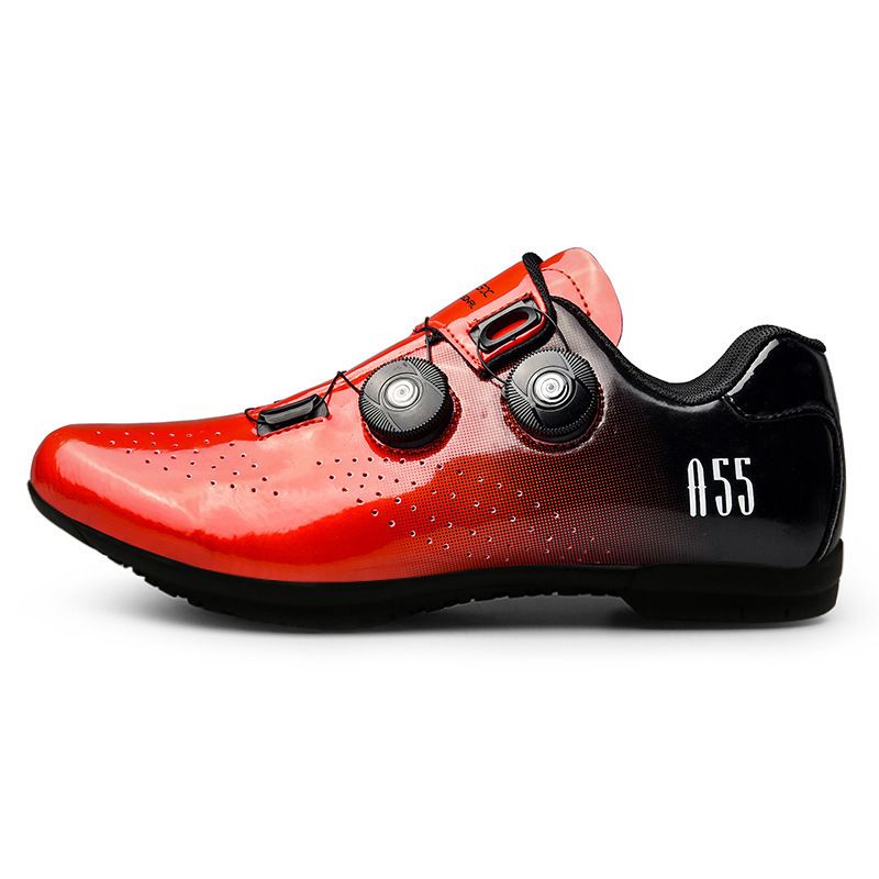 Faire du vélo avec des chaussures de vélo à verrouillage dynamique, des vélos à assistance électrique à semelle dure, des chaussures de VTT_voghion.com