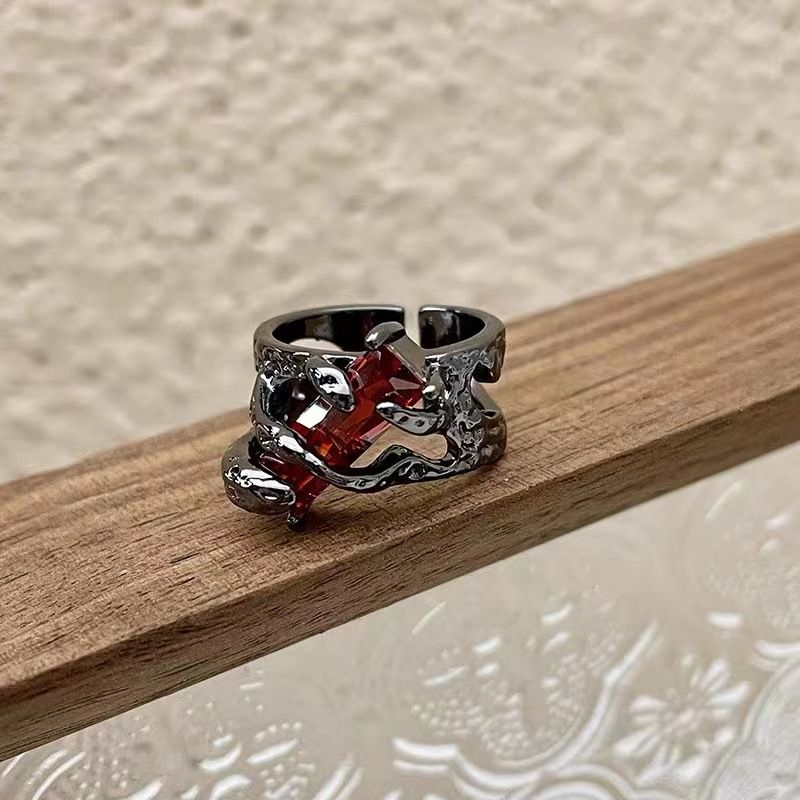 Design Geometrischer Zirkon für Frauen, Nischenpersönlichkeit Punk Dunkle Textur Hohlring_voghion.com