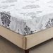 Grijs-witte polyester 3D-geprinte hoeslakenset met bloemenpaisleymotief en elastische randen voor eenpersoonsbedden, queensize bedden en kingsize bedden._voghion.com