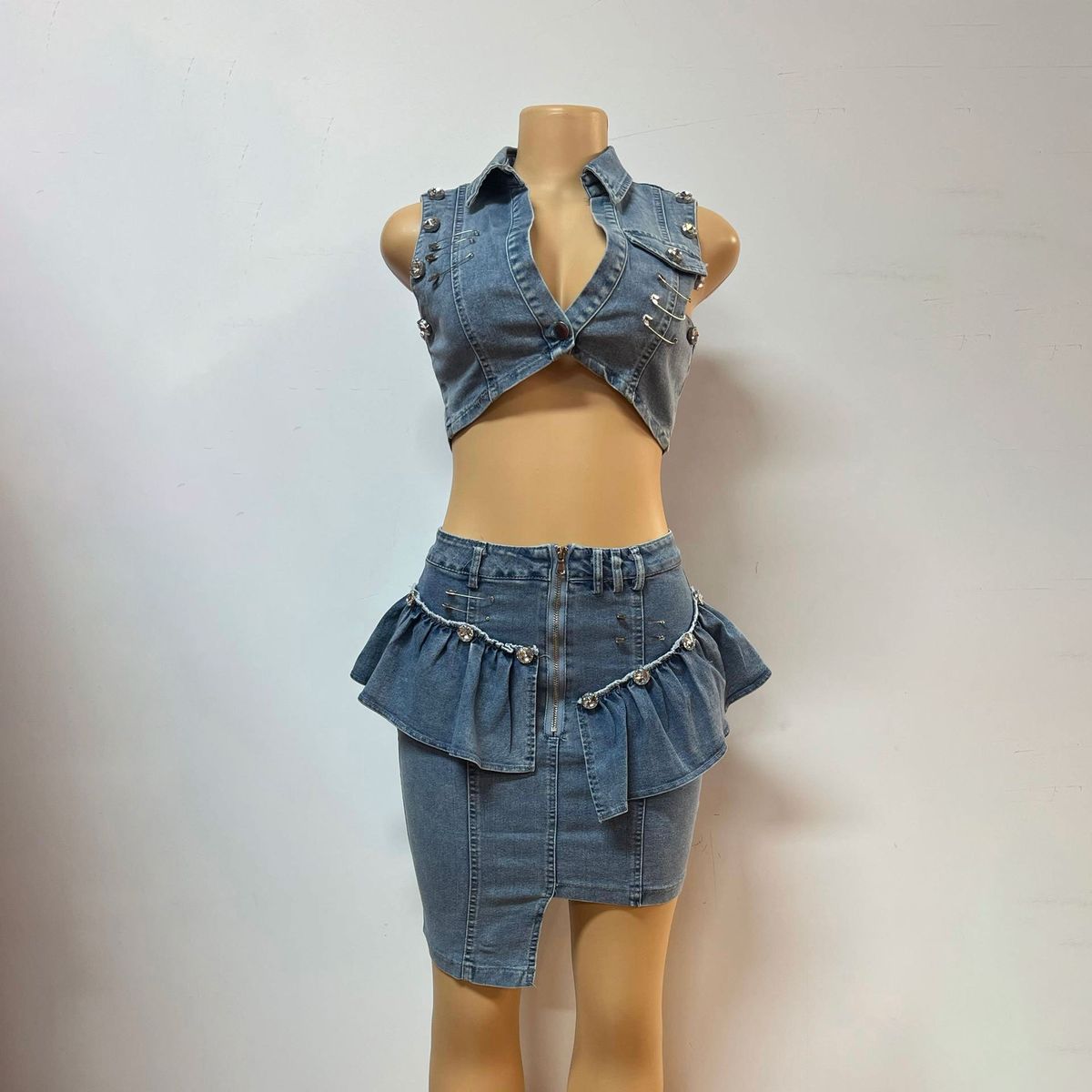 Roupas femininas Novo terno jeans feminino sem mangas lapela cardigan pequeno colete irregular saia curta terno de duas peças_voghion.com
