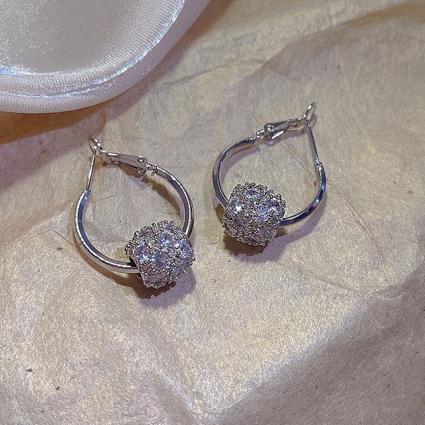 Orecchini a sfera in metallo con zirconi super flash, stile freddo, da donna, leggeri, di lusso, di alta gamma, con fibbie per le orecchie, semplici accessori per le orecchie di nicchia._voghion.com