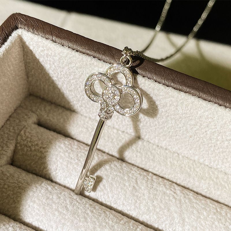 T home V gold high version light luxury heart crown key necklace female fashion all match net red full diamond women's sweater chain key_voghion.com