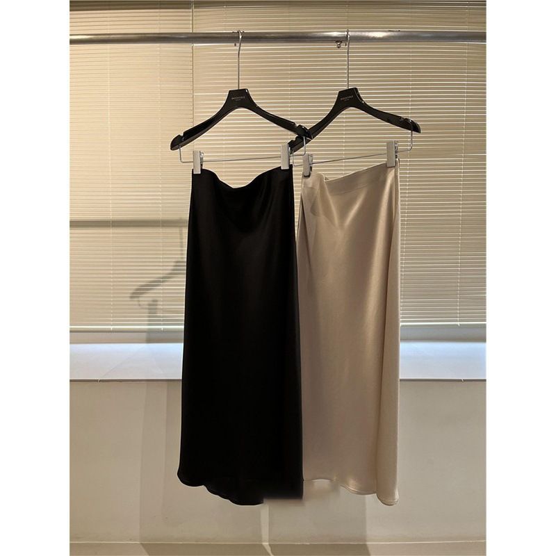 Summer chic vinegar satin half for women, silky gentle style, with a small fish tail temperament and side slit skirt_voghion.com