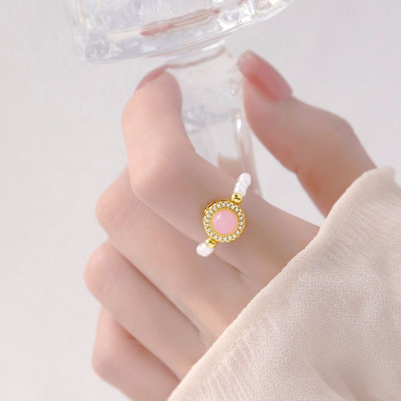 2024 Nuovo anello in pietra di polvere Piccola esplosione di patate dolci Anello elastico con perla ad alto valore cromatico Design di nicchia_voghion.com