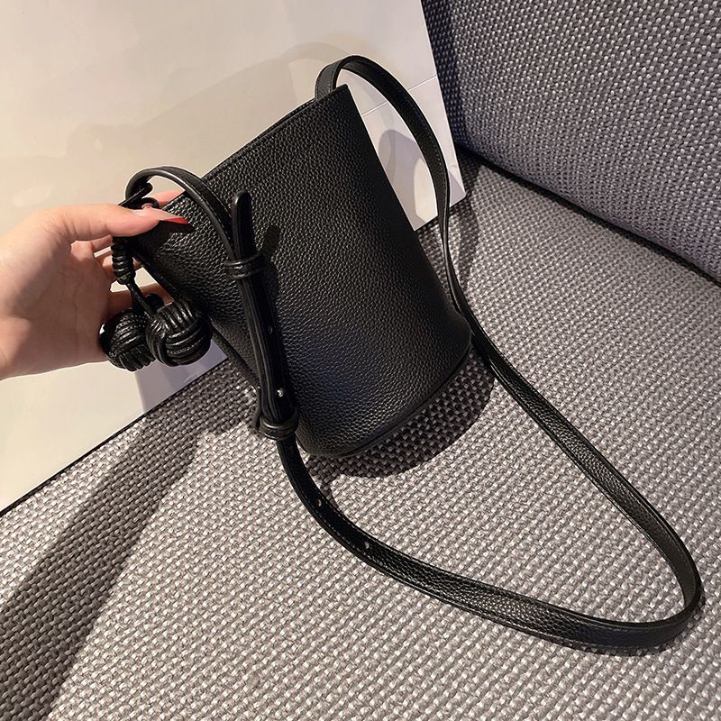 Dam Bucket Bag Textur Mjukt Läder Mobilväska Enkel Mini Bucket Bag Vertikal Lätt Enkel Axelväska Axelväska Dam_voghion.com