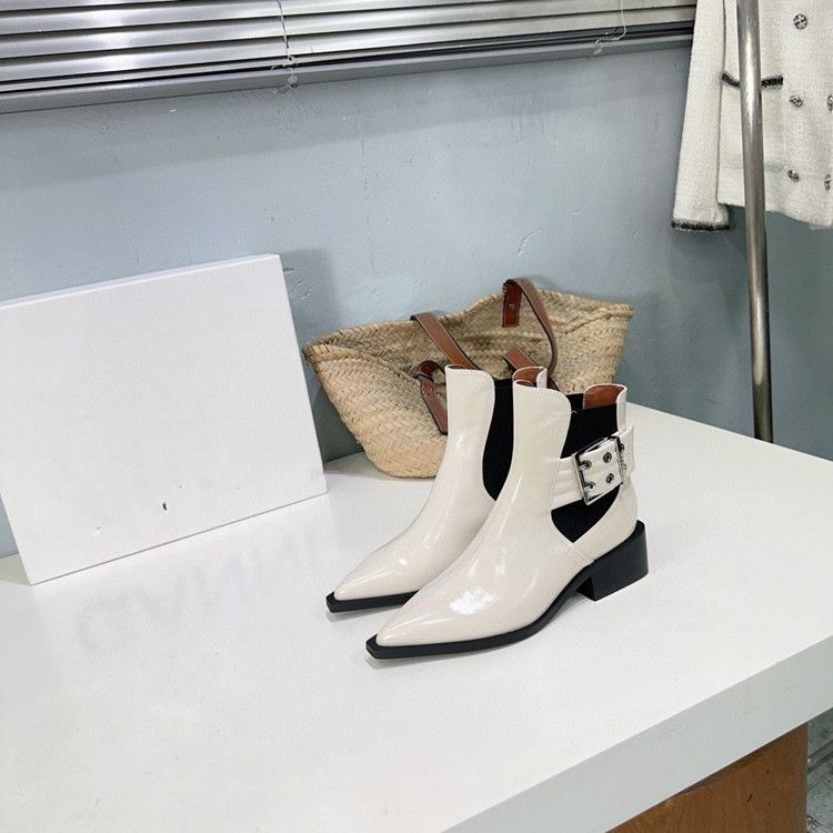 High-End-Qualität 2024 Frühjahr neue einfarbige Lederschnalle spitze kurze für Frauen neue Stiefel Trend_voghion.com