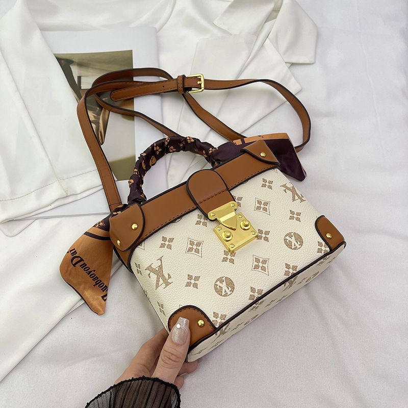 Leichte Luxus-Schnalle mit Schloss, kleine quadratische Tasche, Seidenschal, französische Taschen, Brief-Textur, Styling-Handtasche_voghion.com