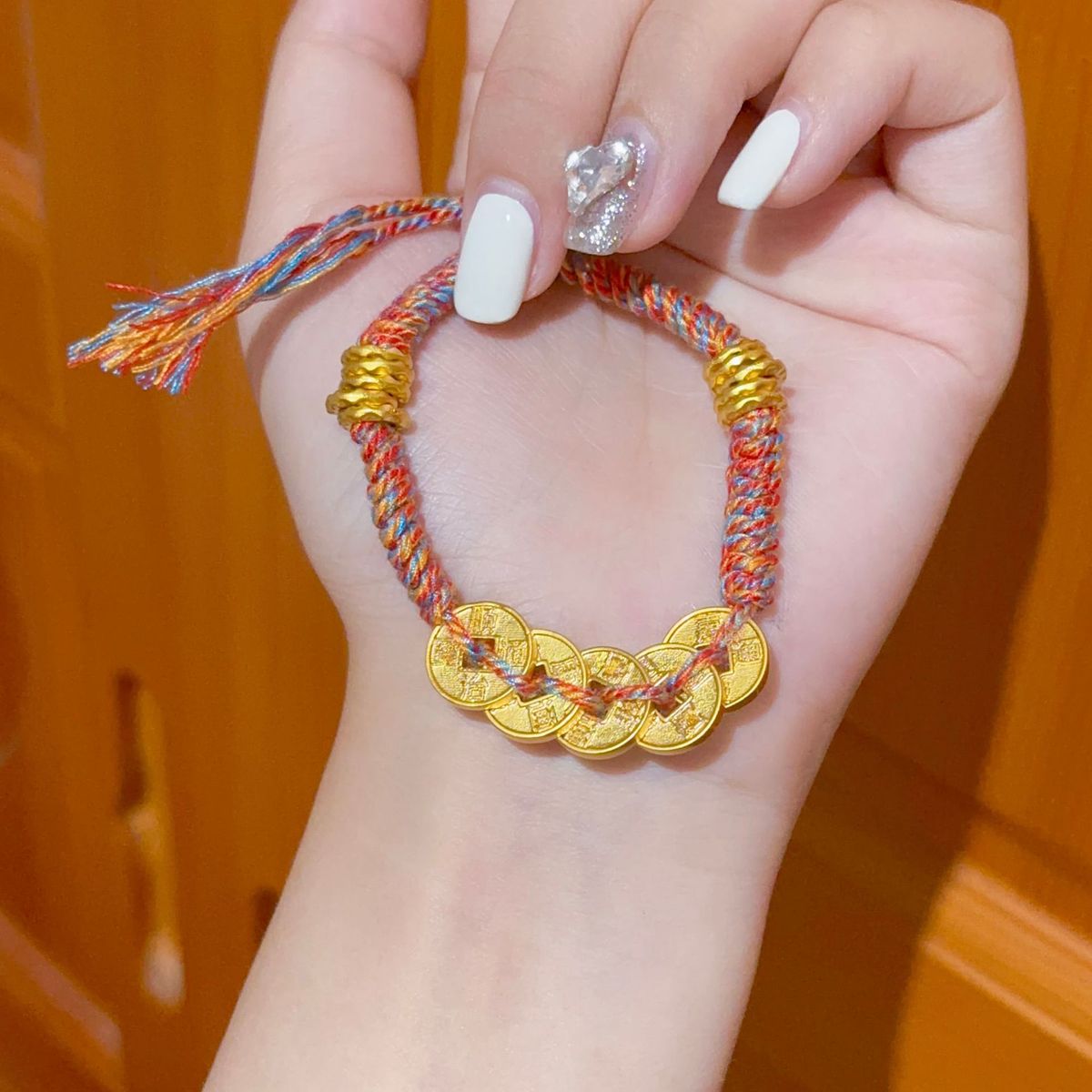 Five Emperors' Money Wrapped Hammered Bracelet Gold-plated Gold Shop Same Style Men's and Women's Style Waist-Wrapped Red String Bracelet Source_voghion.com