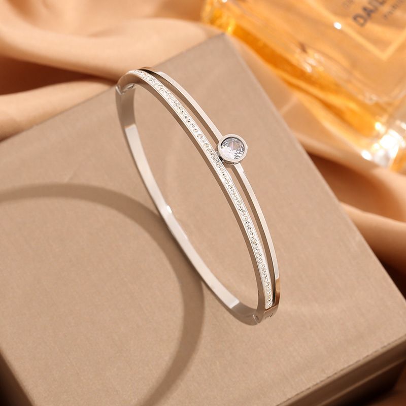 Farberhaltendes Goldarmband, Roségoldarmband mit Schmucksteinen, Geburtstagsgeschenk._voghion.com