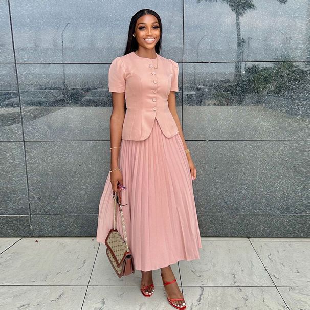 Ropa de mujer Tops de manga corta de alta gama Faldas Conjuntos de dos piezas de verano para mujer_voghion.com