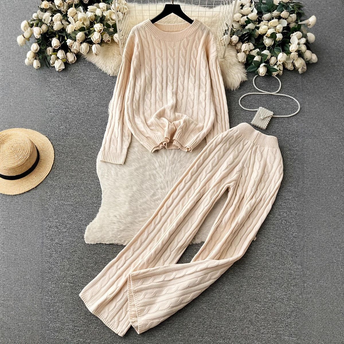 Elegantes Set aus Pullover und Hose mit Zopfmuster für Damen, lockere Passform, Rundhalspullover mit figurbetonter Hose – weiche Viskosemischung – Beige (S/M/L)_voghion.com