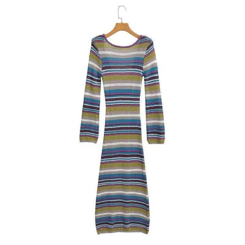 Abito lungo in maglia a righe senza schienale e scollo rotondo autunno/inverno 2024 da donna_voghion.com