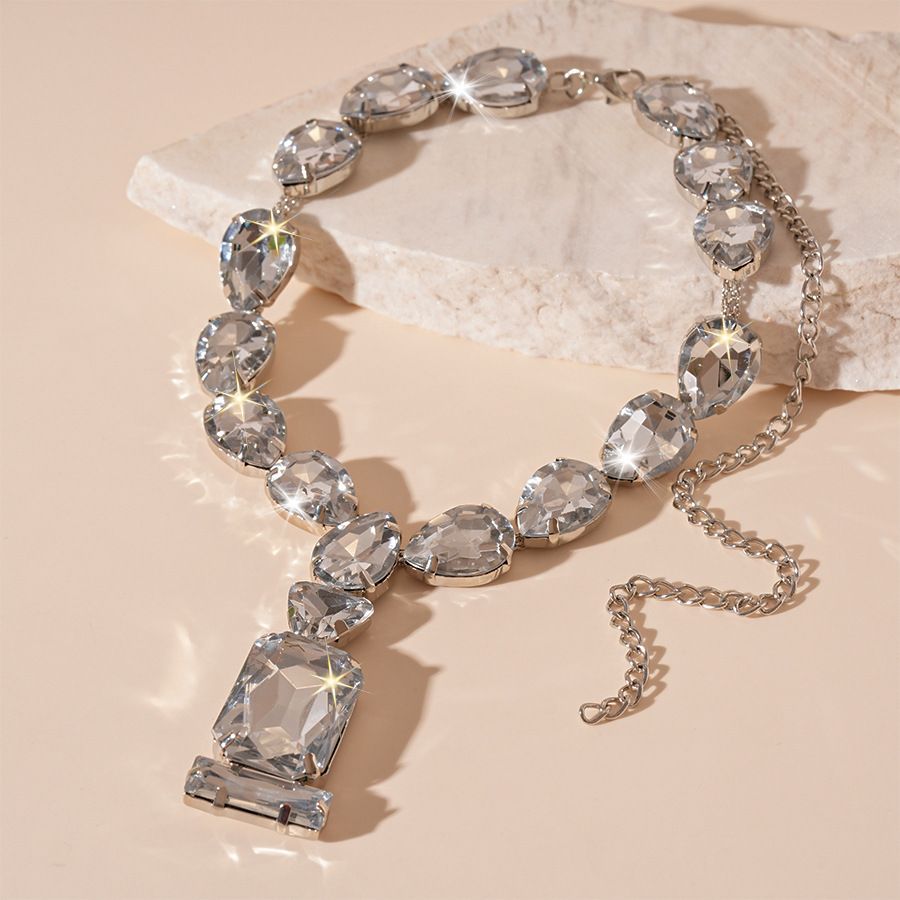 Light luxury style diamond-encrusted water drop square necklace exaggerated niche temperament high-grade collarbone necklace_voghion.com