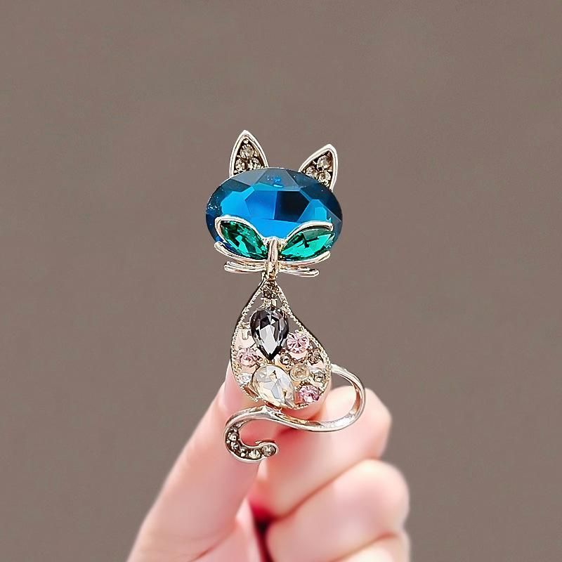 Temperament Fashion Cat Metal Brooch Women's High-end Sense Diamond-encrusted Suit Corsage Accessories High-end Exquisite Pin_voghion.com