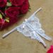 Transparenter Spitzen-Tanga mit offenem Schritt – Verstellbarer String mit Blumenbesatz (Schwarz/Weiß/Rot/Rosa, Einheitsgröße)_voghion.com