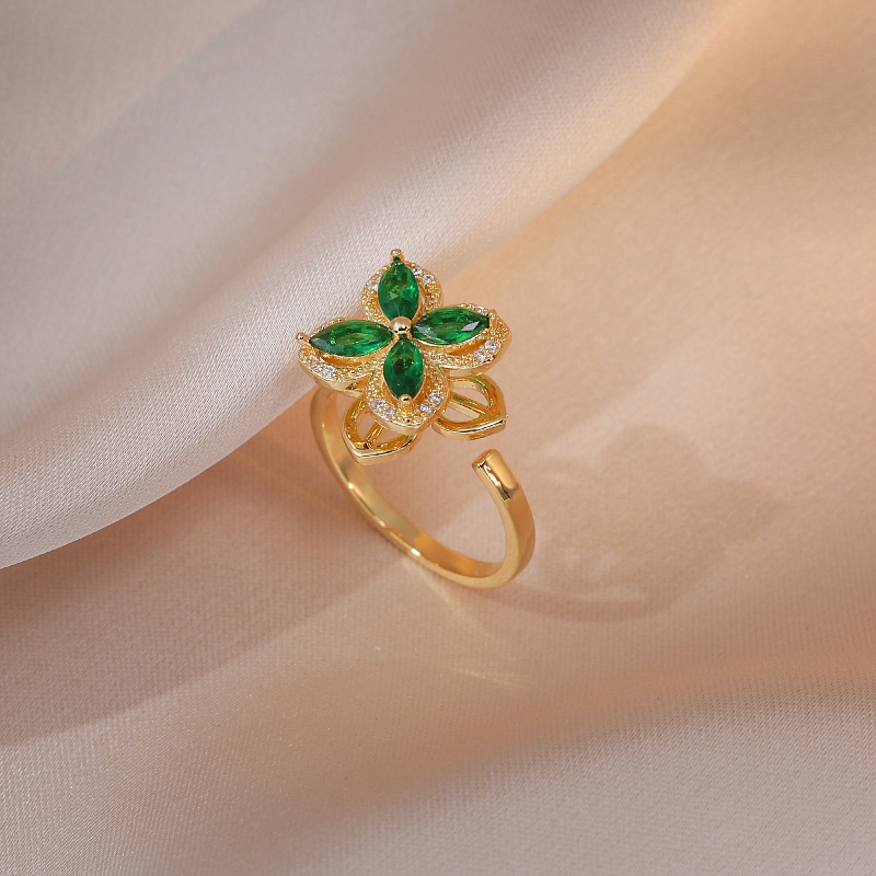 Designer style, fashionable, light luxury, niche, and high-end four leaf clover three piece set_voghion.com