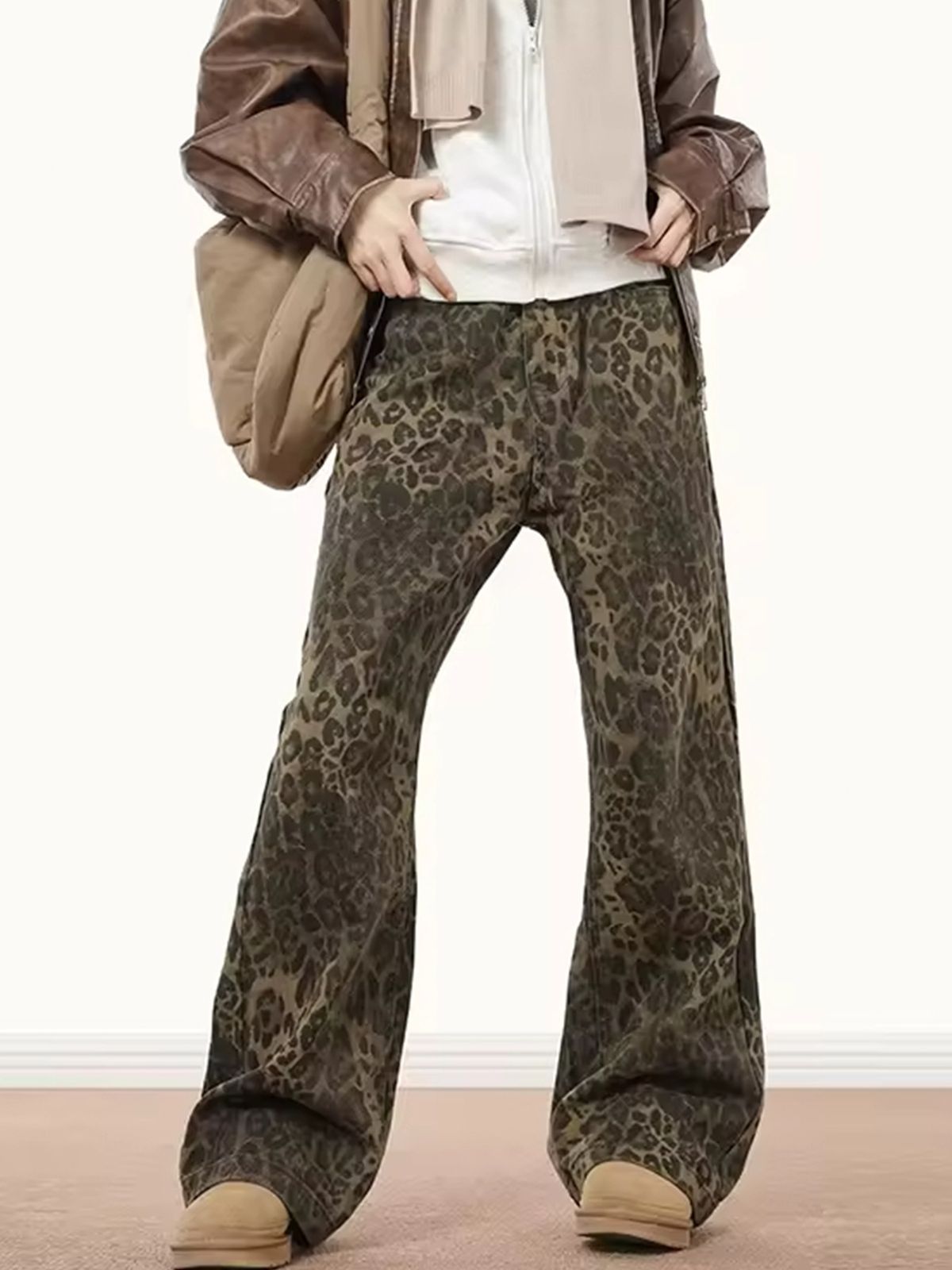 Men's Street Style Leopard Print Denim Trousers_voghion.com