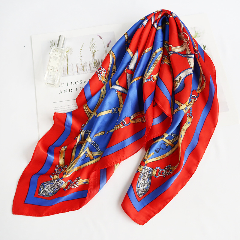 sciarpa di seta alla moda con piccolo quadrato, coordinata, stile marinaio_voghion.com