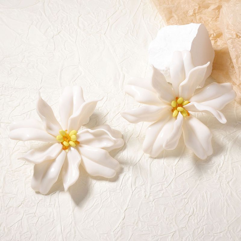 1 Pair Elegant Streetwear Flower Plating Plastic Ear Studs_voghion.com