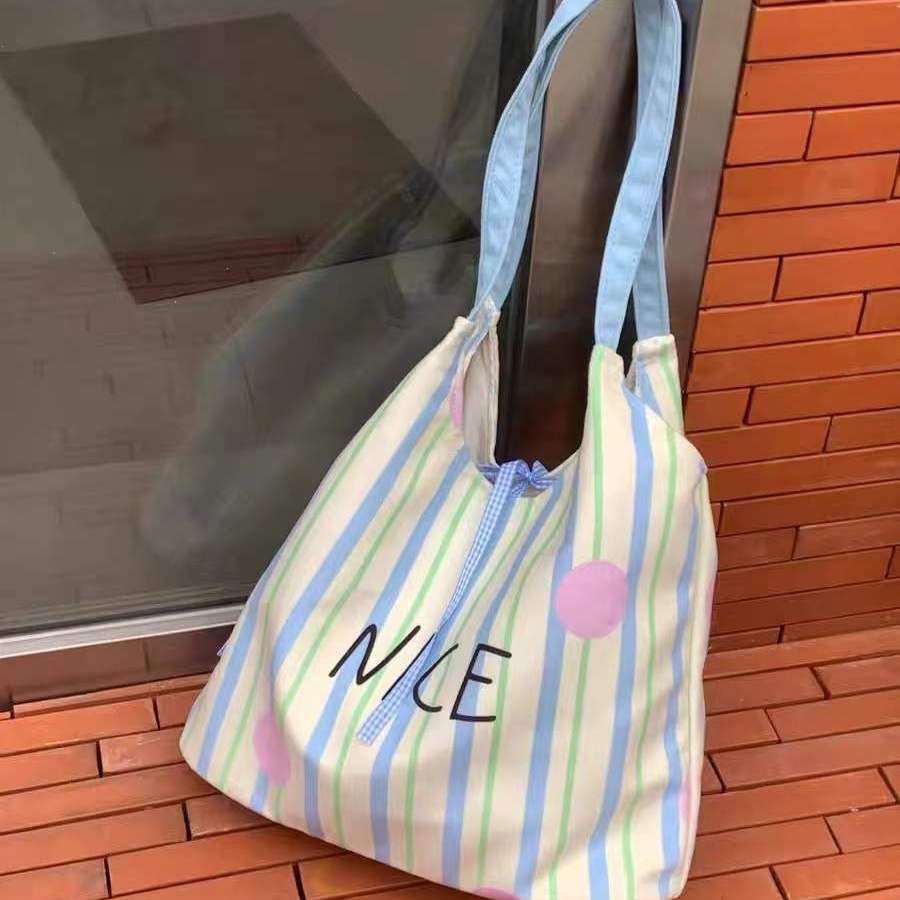 Borsa tote monospalla grande e capiente, elegante e silenziosa, con righe color crema e blocchi di colore, Dopamine Girl_voghion.com