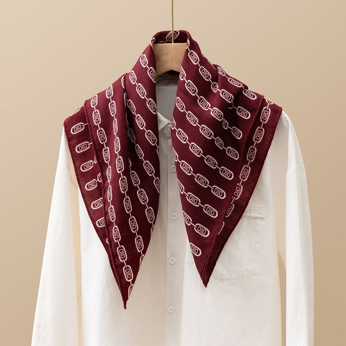 Sciarpa piccola in seta e lana stampata rossa per donna con fibbia a forma di naso di maiale, calda e alla moda, taglia 70, all'ingrosso_voghion.com