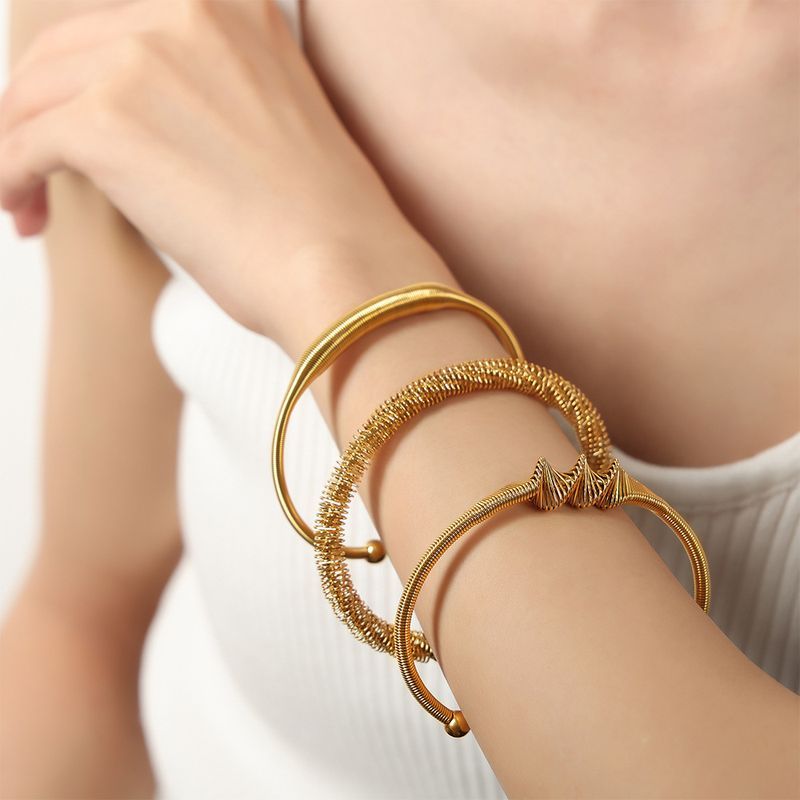 Personalized Fashion Simple Creative Niche Geometric Design Titanium Steel Gold-plated Hollow Opening Bracelet Jewelry_voghion.com
