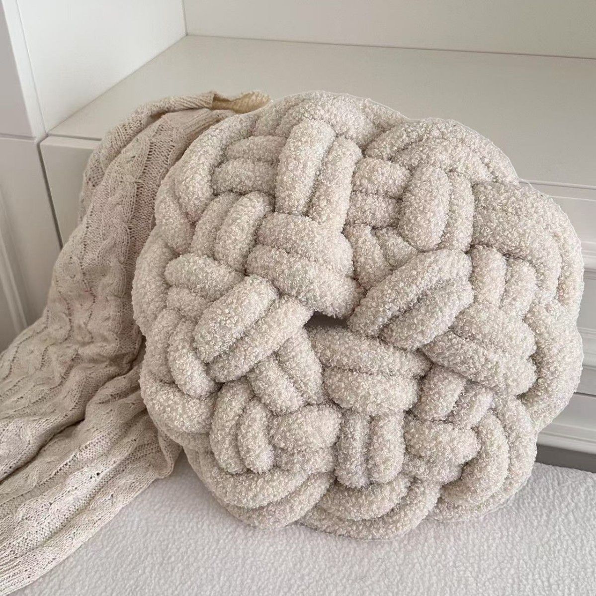 Nordic Handwoven Round Cushion - Soft Lamb Wool Seat Pad & Decorative Pillow For Sofa, Bed & Bay Window_voghion.com