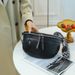 Zaino a tracolla frontale in PU nero, alla moda, minimalista ed elegante, borsa a tracolla grande di alta gamma_voghion.com