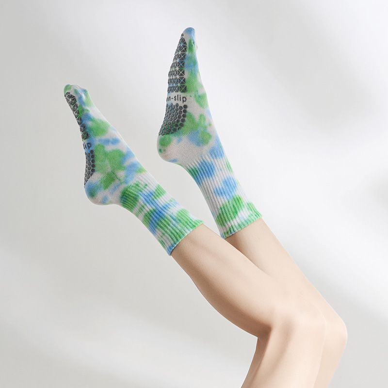 New Autumn and Winter Gradient Mid-Tube Yoga Socks_voghion.com
