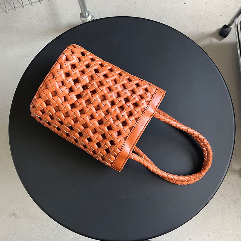 Handgewebte Sommer 2025 Neue Handtasche im französischen Stil Nischen-Schultertasche Kleine Beuteltasche_voghion.com