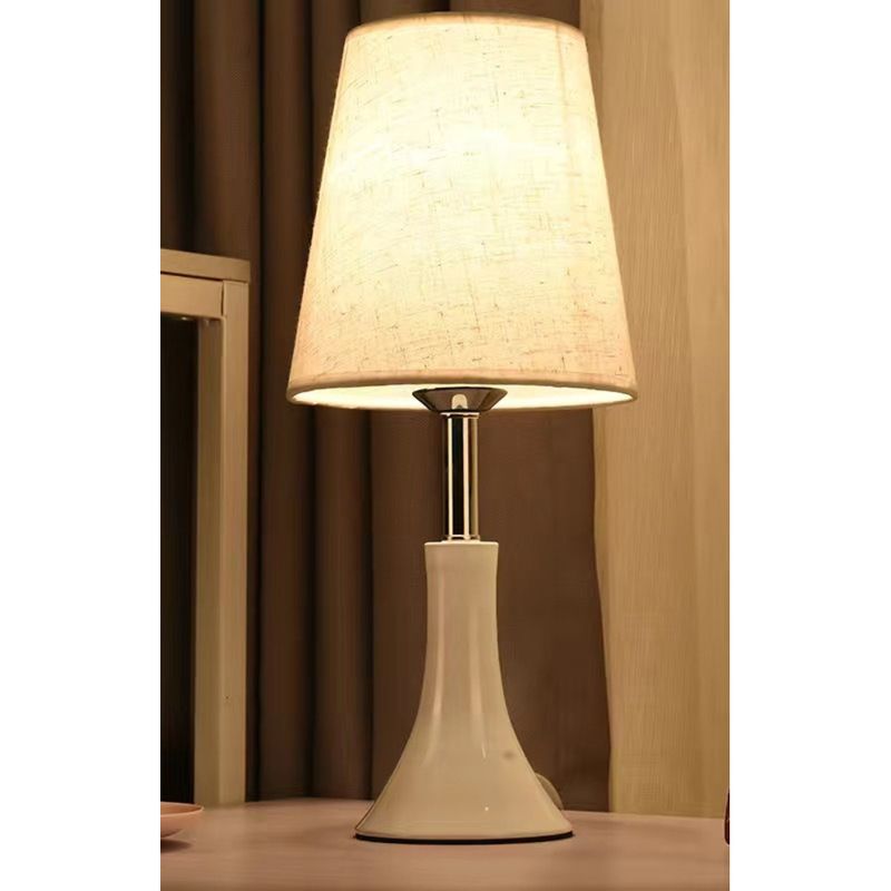 Lámpara de escritorio LED de estilo británico simple y moderna de ahorro de energía para dormitorio con cabecera de cama, lámpara de control remoto para hoteles y casas de familia_voghion.com