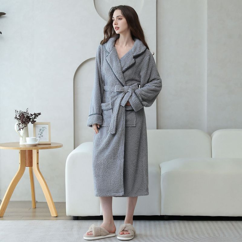 Chemise de nuit à revers pour femme, automne et hiver, nouvelle chemise de nuit à manches longues en velours nuage, vêtements d'extérieur chauds pour femme, vêtements pour la maison en gros_voghion.com