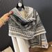 2024 Nuova sciarpa calda alla moda in cashmere da donna con elegante stile autunnale e invernale, scialle versatile a doppia faccia_voghion.com