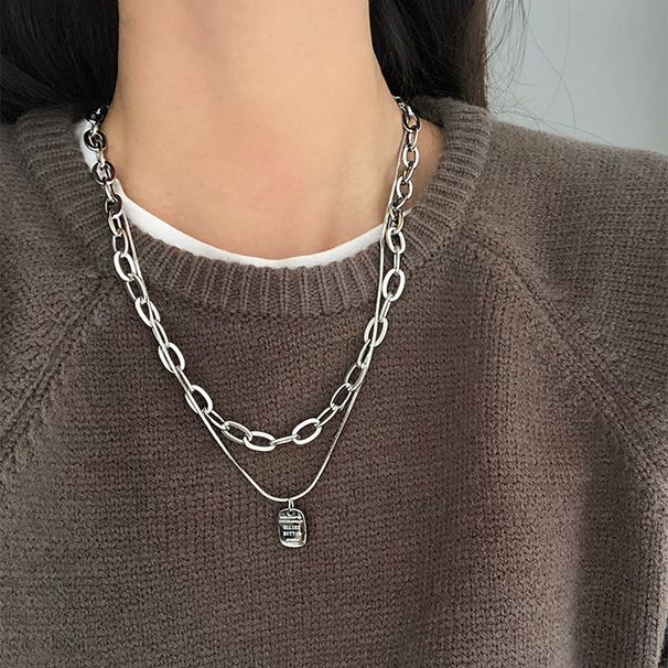 Collana con ciondolo in acciaio al titanio quadrato multistrato, semplice e temperamento, con catena per il collo della clavicola da donna_voghion.com