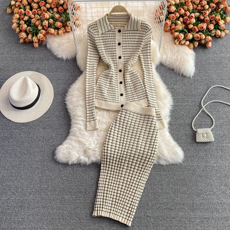 Vêtements pour femmes Jupe de costume à la mode, coupe slim, haut à revers tricoté, gilet sans manches, ensemble trois pièces taille haute rayé, jupe moulante pour les femmes_voghion.com