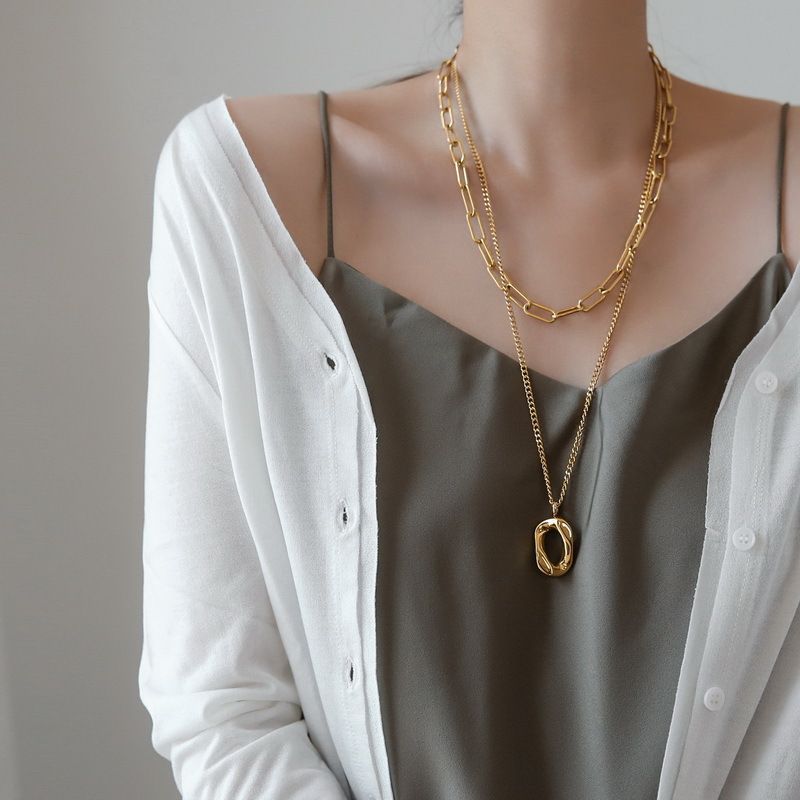 Collana da donna con doppio strato geometrico in acciaio al titanio, design di nicchia, di alta qualità, leggera e di lusso, semplice, a catena per maglione, in autunno e inverno._voghion.com