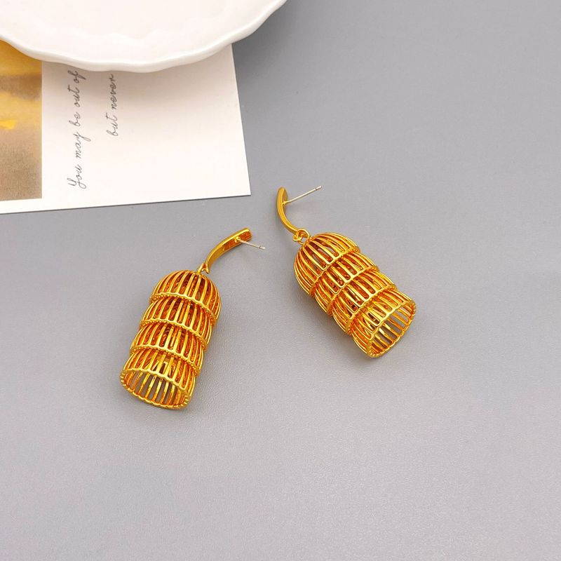 Carillon eolico lungo e semicircolare scavato, orecchino di lusso di nicchia con ago in argento, orecchino in vero oro placcato in rame_voghion.com