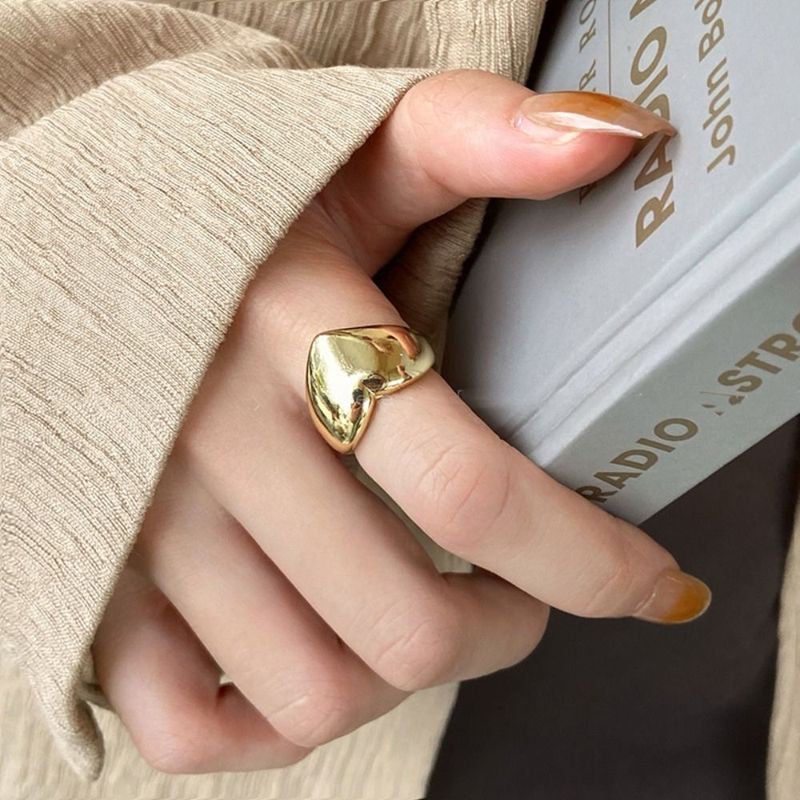 Vendite calde Anello da donna in metallo liscio a forma di cuore dal design semplice Y2K, anello alla moda, regalo di coppia, gioielli, accessori_voghion.com