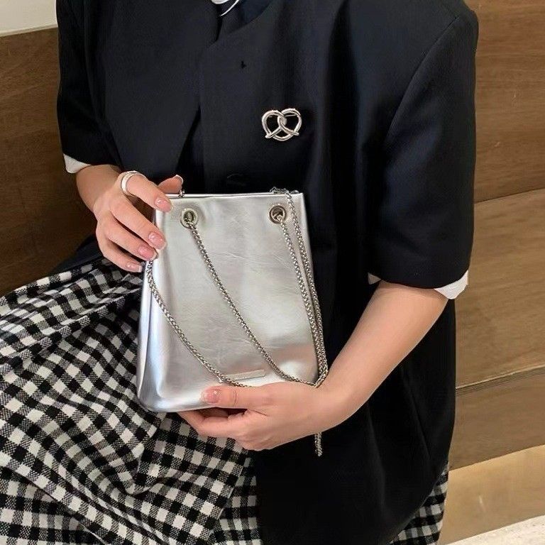 Women's Bucket Bag Commuter Crossbody Bag Underarm Bag Simple Silver Chain Shoulder Bucket Bag_voghion.com