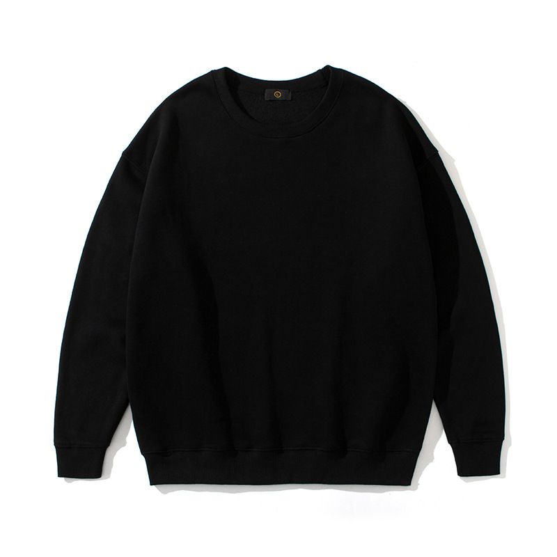 Herrenbekleidung: Kombinieren Sie ein einfarbiges Basic-Paar aus Samt mit einem lockeren Herren-Kapuzenpullover mit Rundhalsausschnitt_voghion.com