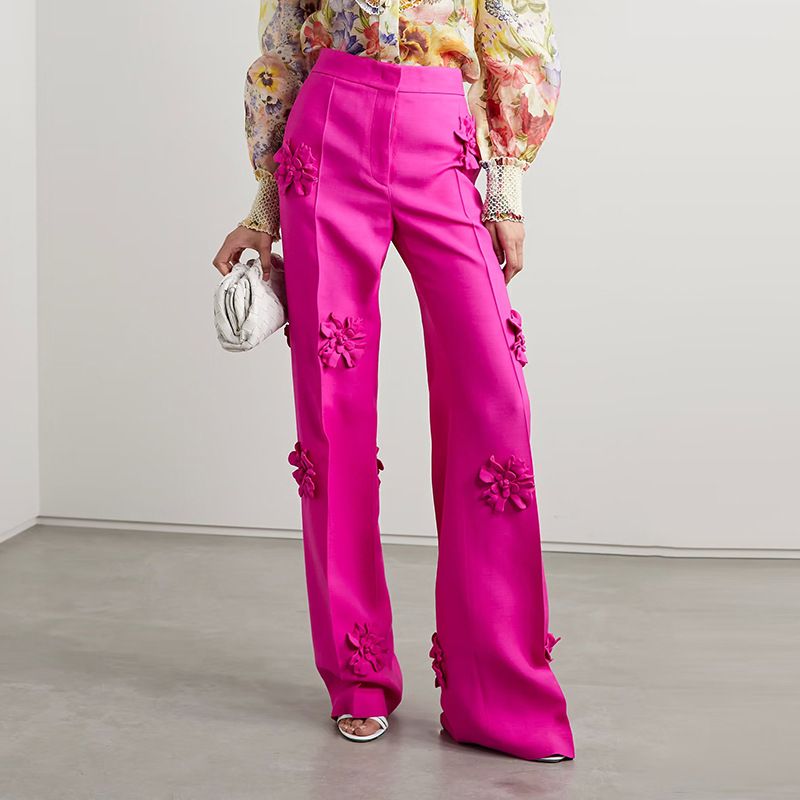 Damenbekleidung Anzugjacke mit Kragen, kurz geschnittene Hose, Anzug mit dreidimensionaler Blumenverzierung_voghion.com
