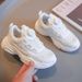 Sneakers con bottoni rotanti per ragazze, stile 2025, primavera e autunno, nuove scarpe da corsa traspiranti in rete per ragazzi, bianche, alla moda_voghion.com