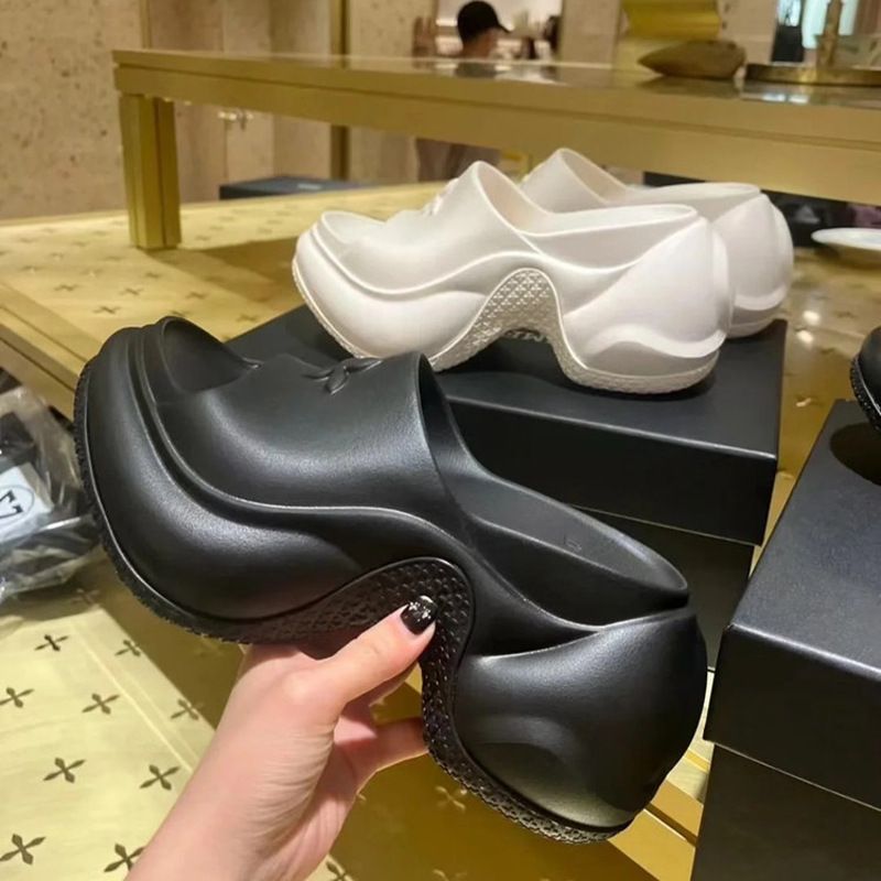 Artefact augmentant la taille Été 25 Nouvelles pantoufles à fleurs croisées pour femmes sur la plage, sandales à talons hauts à semelles extra épaisses_voghion.com