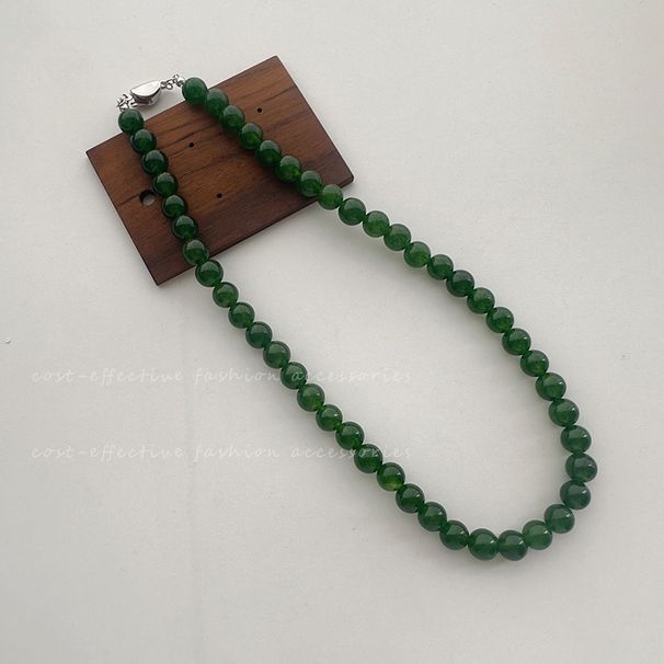 Collier de perles de calcédoine verte de style chinois, boucle en lingot pour femme, style ancien, super blanc, nouveau style tendance, vente en gros, 2024_voghion.com