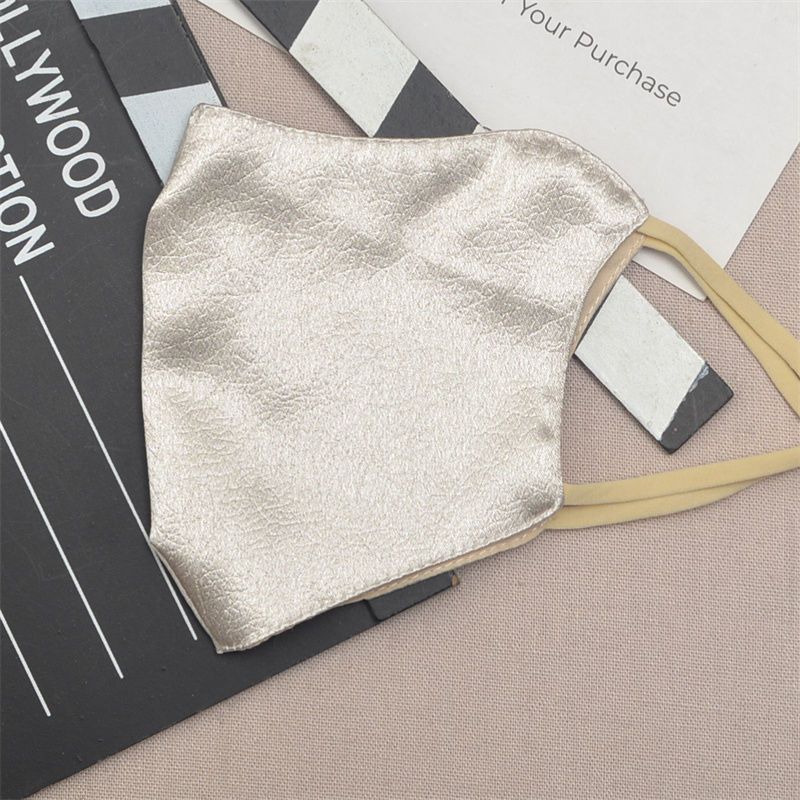 Maschera termica regolabile antivento in seta con texture perlata Temperamento_voghion.com
