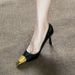 Yang Shulin Style Metal Square Sexy Stiletto Feminino Preto Verniz Couro Verniz Versátil Salto Alto Bico de Ferro_voghion.com